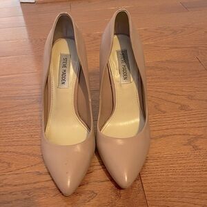 Steve Madden nude pumps